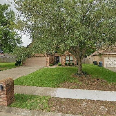 135 Sugar Cane Cir, Lake Jackson, TX 77566