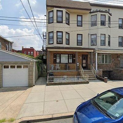 14 Cooper St, Bayonne, NJ 07002