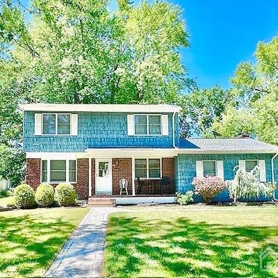 17 Fawn Dr, Matawan, NJ 07747