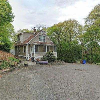 17 Mount Pleasant St, Shelton, CT 06484