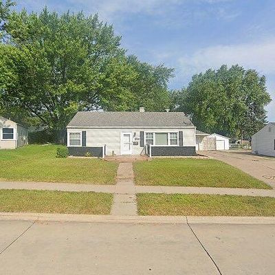 1708 Alcoa Ave, Bettendorf, IA 52722