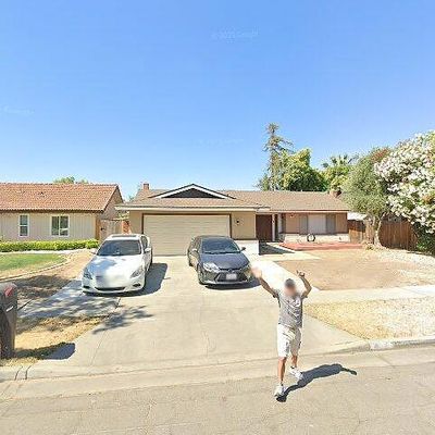 1735 W Donner Ave, Fresno, CA 93705