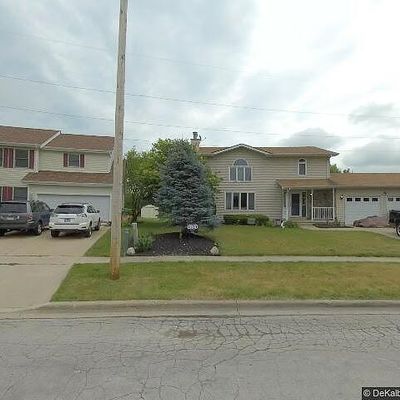 1548 Larson St, Sycamore, IL 60178