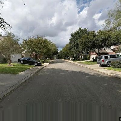 16 Pembroke Ln, San Antonio, TX 78240