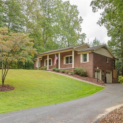 204 Ginseng Ln, Hendersonville, NC 28791