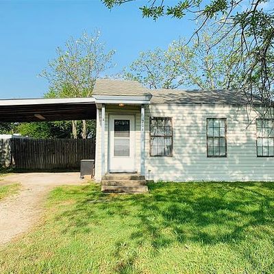 204 Walnut St, Chico, TX 76431