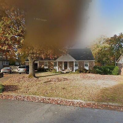 206 Robinhood Dr, Florence, AL 35633