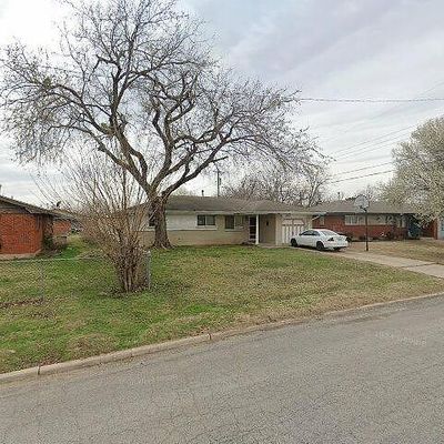 207 S Norman Ave, Moore, OK 73160