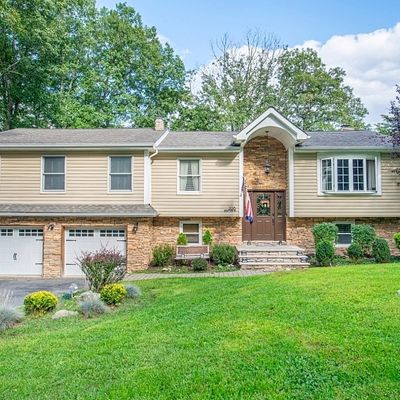 208 Buena Vista Dr, Ringwood, NJ 07456