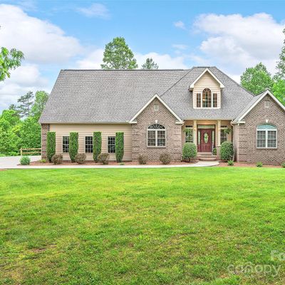 209 Rhinehart Rd, Candler, NC 28715