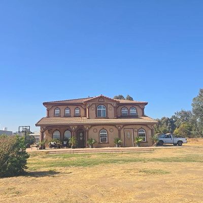 2091e Nebraska Ave, Dinuba, CA 93618