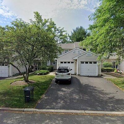 21 Woodmere Dr, Parlin, NJ 08859