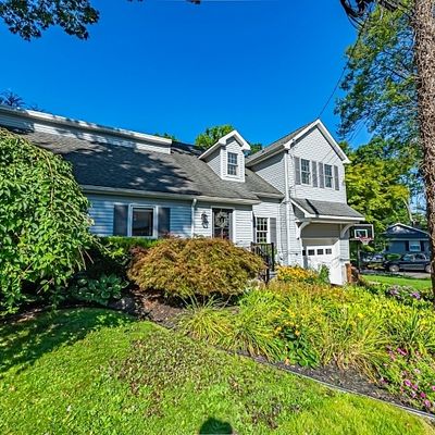 19 Hilltop Trl, Denville, NJ 07834