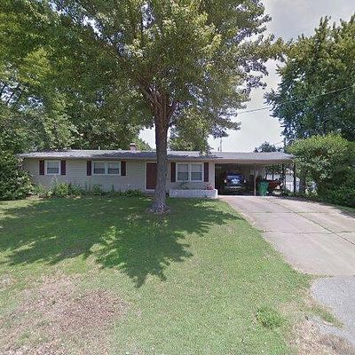 1910 Yale Dr, Scott City, MO 63780