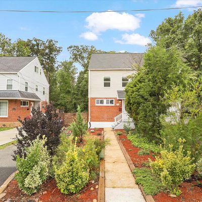 2257 Sweetbriar Dr, Alexandria, VA 22307