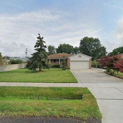 22647 Shader St, Clinton Township, MI 48036