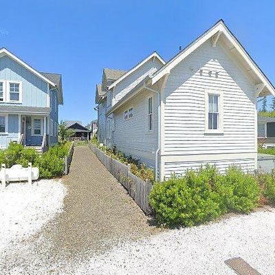 23 Creekview Ln, Pacific Beach, WA 98571