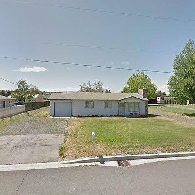 230 Sherry Ave, Naches, WA 98937