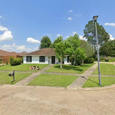 2335 Bernwood Dr, Baton Rouge, LA 70816