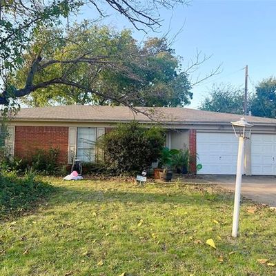 241 Berkshire Ln, Fort Worth, TX 76134