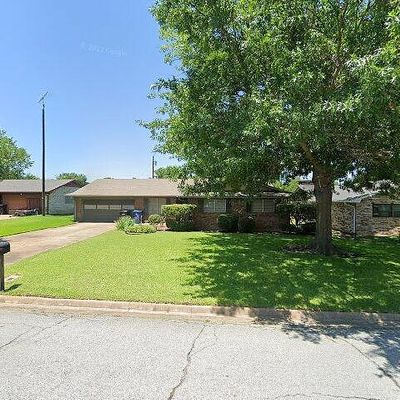 2411 Cindy Ln, Denison, TX 75020