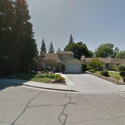 2413 Sarah Cir, Selma, CA 93662