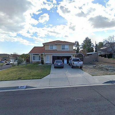 2433 W Sunnyview Dr, Rialto, CA 92377