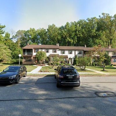 215 Bishop Dr, Aston, PA 19014