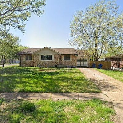 22 Longhenrich Dr, Florissant, MO 63031