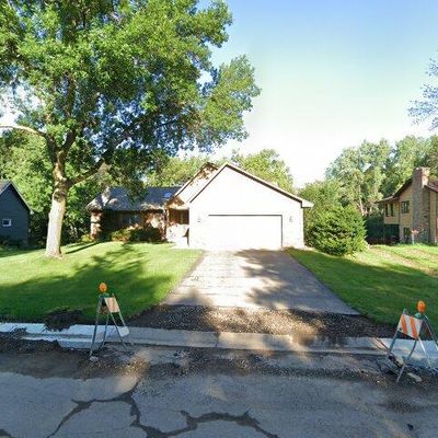 220 Woodridge Dr, Saint Paul, MN 55127