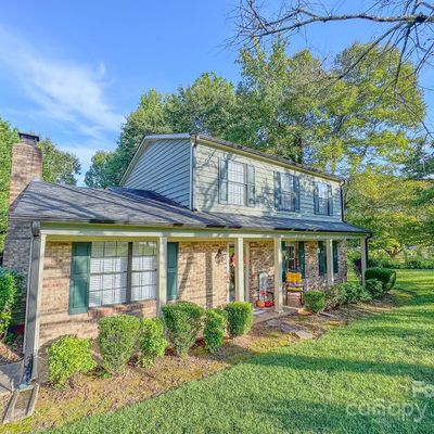 2201 Fox Hunt Dr, Gastonia, NC 28054