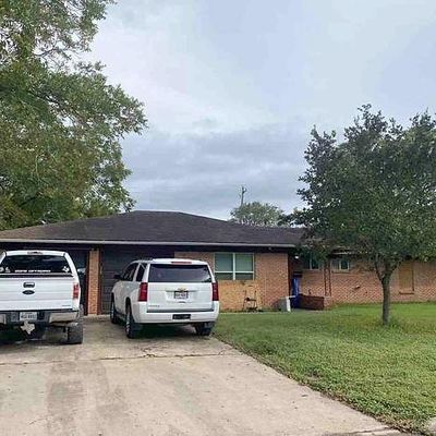 2202 Larry Dr, Port Lavaca, TX 77979