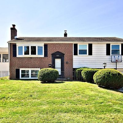 221 Bernard Dr, King Of Prussia, PA 19406