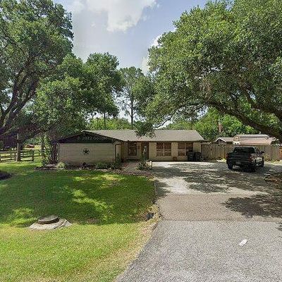 2233 W Coombs St, Alvin, TX 77511