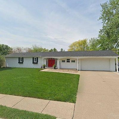 2710 Olympia Dr, Bettendorf, IA 52722