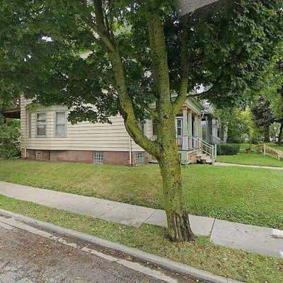 2864 N Maryland Ave, Milwaukee, WI 53211