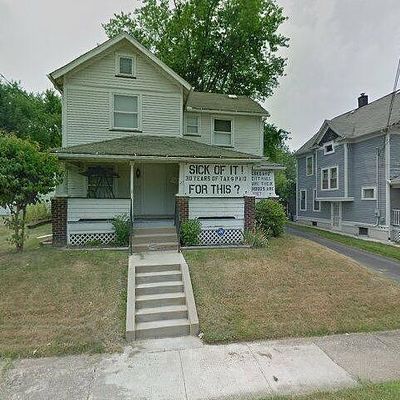 29 Stewart St, Struthers, OH 44471