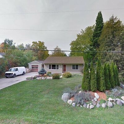 25 N Lapham Peak Rd, Delafield, WI 53018