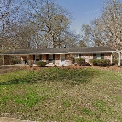 2604 Maple Dr, Starkville, MS 39759