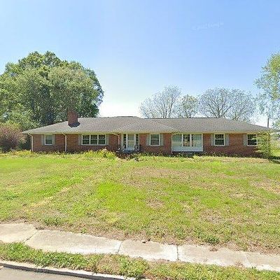 319 N Wilson St, Walstonburg, NC 27888