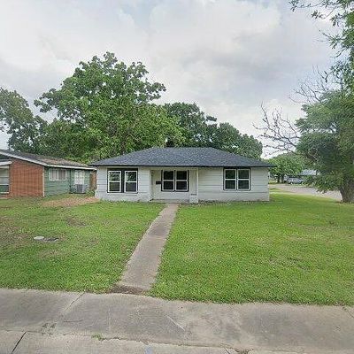 319 Wisteria St, Lake Jackson, TX 77566