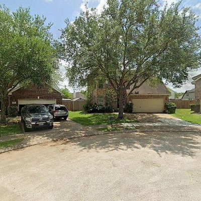 327 Colony Creek Dr, Dickinson, TX 77539