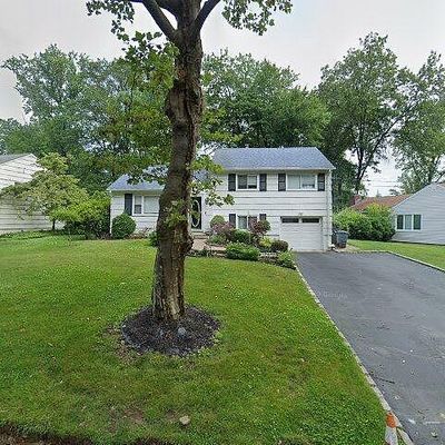 34 N Ridge Rd, Livingston, NJ 07039