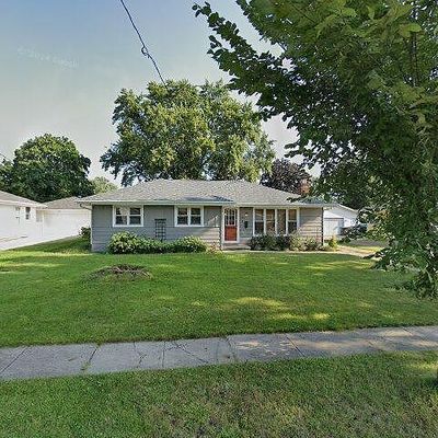 3401 Bel Aire Rd, Des Moines, IA 50310