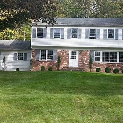 30 Rambling Brook Rd, Upper Saddle River, NJ 07458