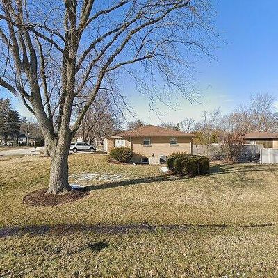 300 Blackhawk Dr, Schaumburg, IL 60193