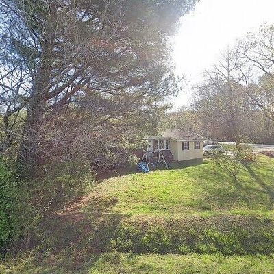 300 Strawberry Ln Se, Lindale, GA 30147