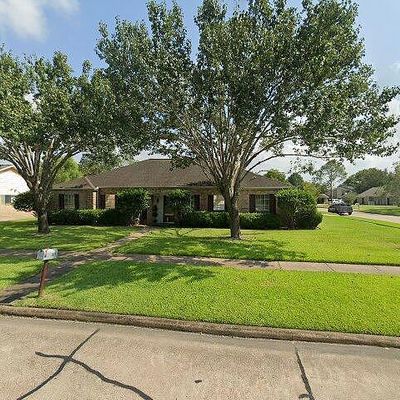 301 W Castle Harbour Dr, Friendswood, TX 77546