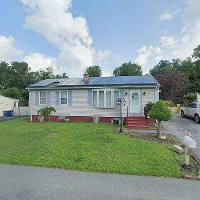 37 Maxine St, New Bedford, MA 02745