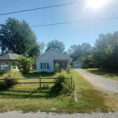 38 Missouri St, Pinckneyville, IL 62274